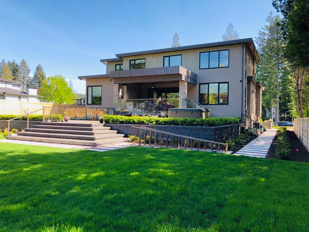 Contemporary custom home by Aim Baaaz Builders