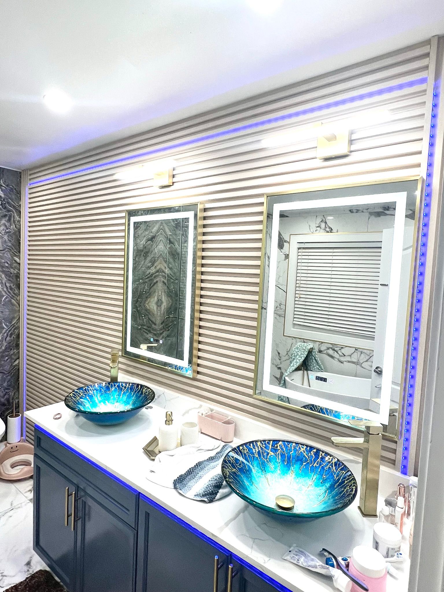 Blue glass detail by Aim Baaaz Builders